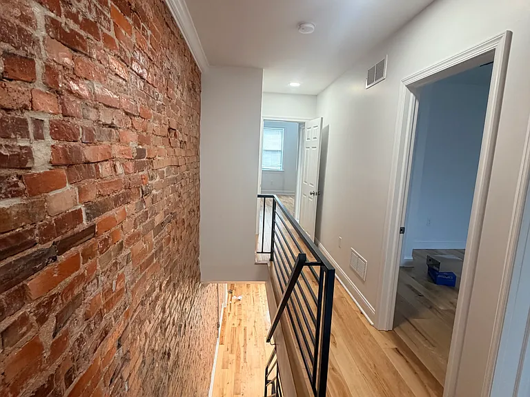 2321 S Front St — Photo 9