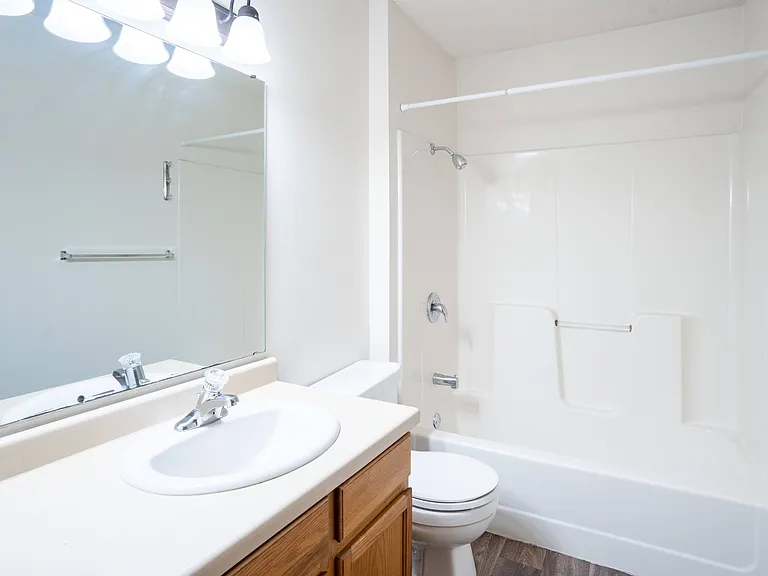 Fargo, ND Hazelwood Townhomes | 315A | Bathroom