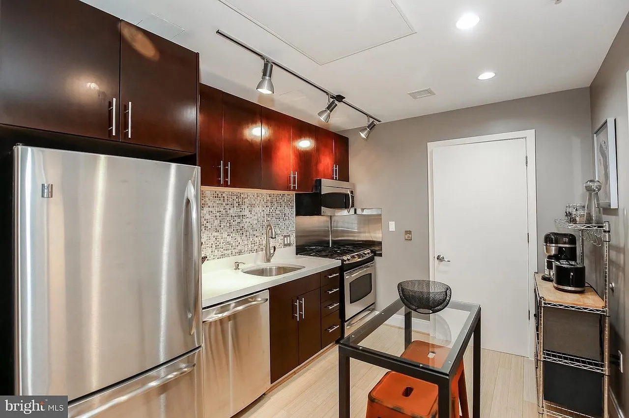 Studio, 385 sqft, $1,650 — Photo 3