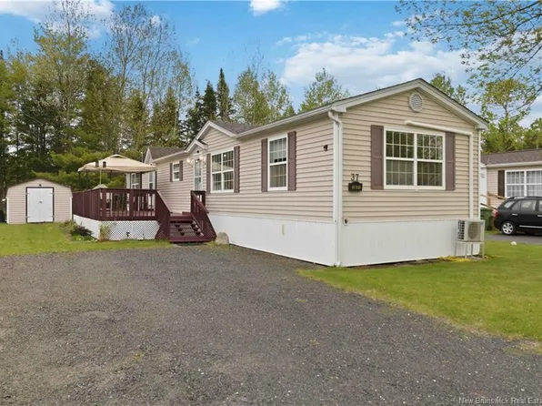 37 Jacob St, Fredericton, NB E3G 0E1