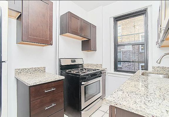3rd image of 735 W 172nd St APT B36