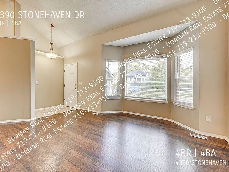 4390 Stonehaven Dr — Photo 6