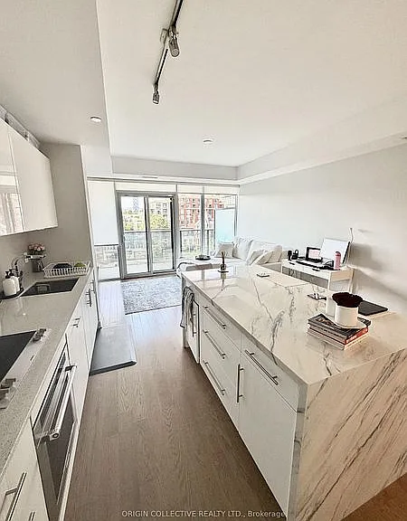 330 Richmond St W #609 — Photo 41