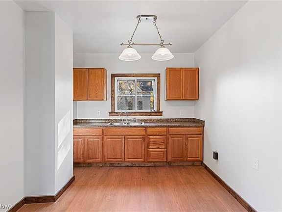 3rd image of 825 Michigan Ave