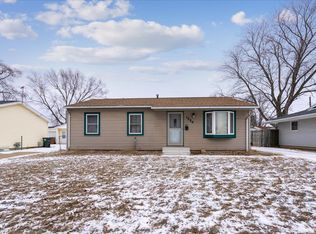 1626 Golden Valley Dr, Waterloo, IA 50703