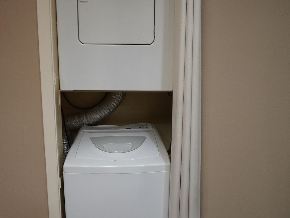 1st image of 3820 Fairfield Ave #44