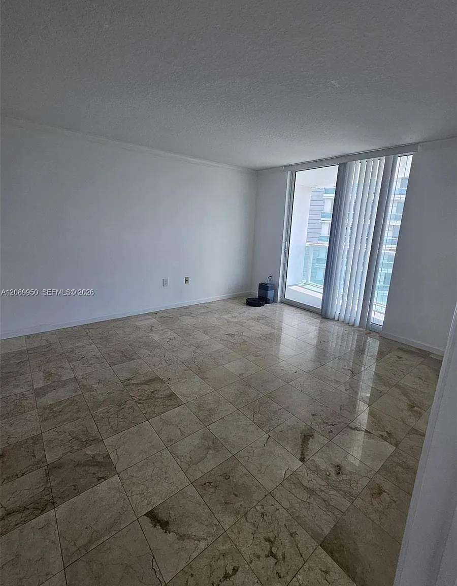Skyline On Brickell Condo — Photo 2