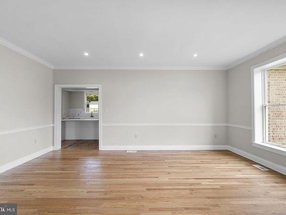 3rd image of 28904 Ridge Rd