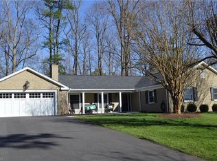 612 Knollwood Dr, Mount Airy, NC 27030