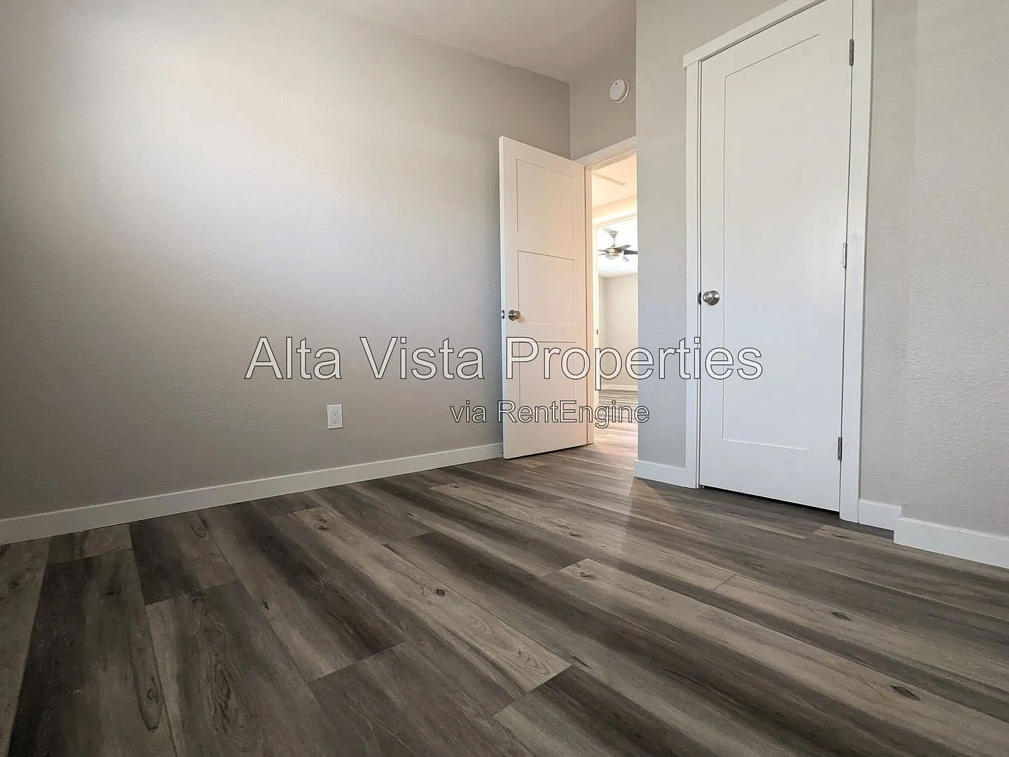 3 bed, 2.0 bath, 1232 sqft, $3,995 — Photo 4