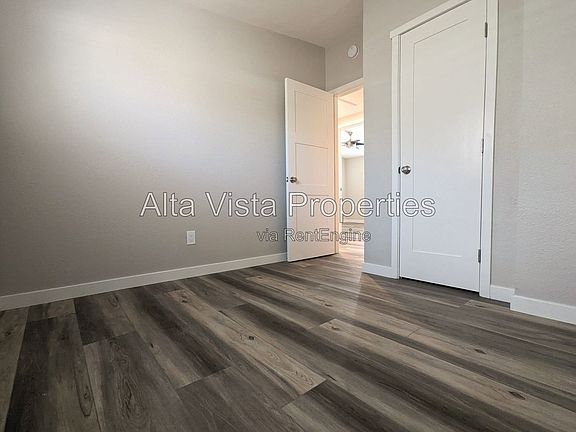 4th image of 965 Beverly Ave