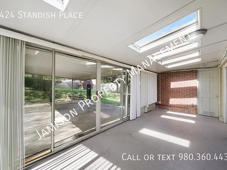 1424 Standish Pl — Photo 25