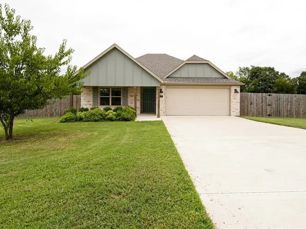 8 McDole Ln, Bella Vista, AR 72715