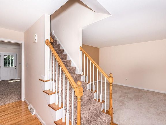 5th image of 107 Meadowcroft Dr