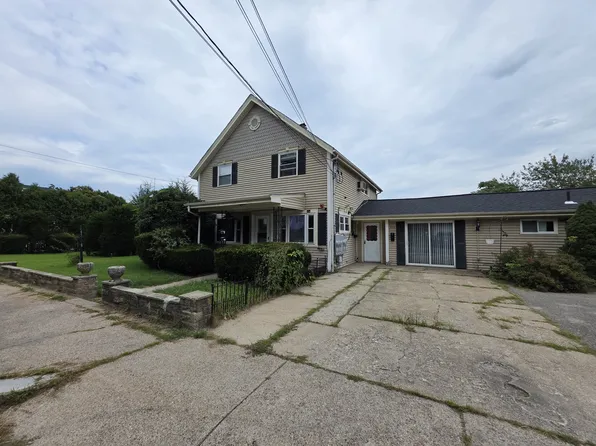 356 Rhode Island Ave 1stFlr 3B/1B Spacious! CatsOK Carpet/Vinyl, 356 Rhode Island Ave #1L, Woonsocket, RI 02895