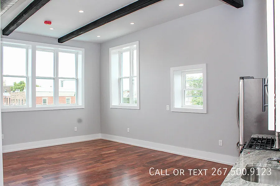 Absolutely Gorgeous Newly Renovated Apartments. W/D. Available 9/15! — Photo 1