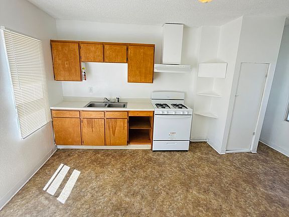 2nd image of 900 Owens St APT 3
