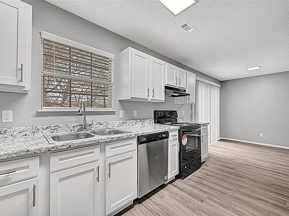 3rd image of 3134 N Kensington Ct #3134