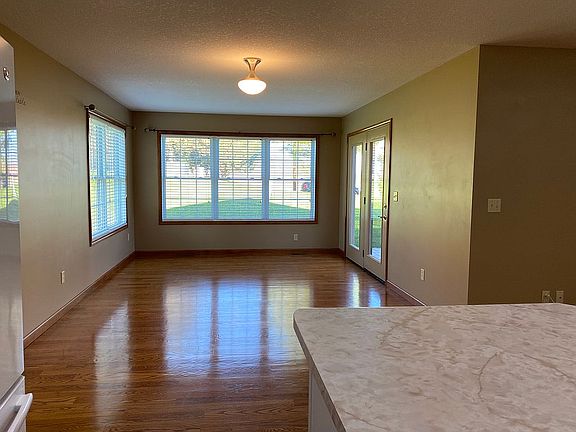 3rd image of 4007 Brookshore Dr