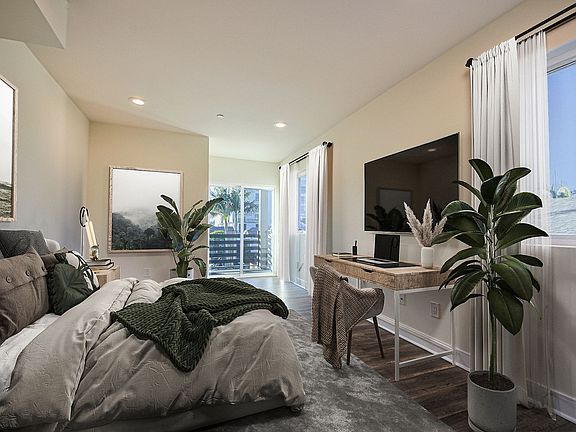 4th image of 620 N Serrano Ave #622