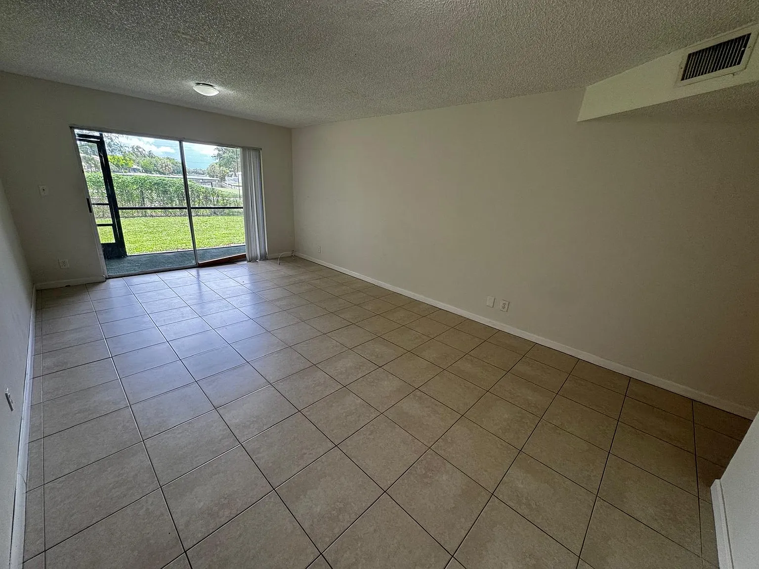 Versailles 8020 #20-107 (Daniel Herrera) - 596 — Photo 3