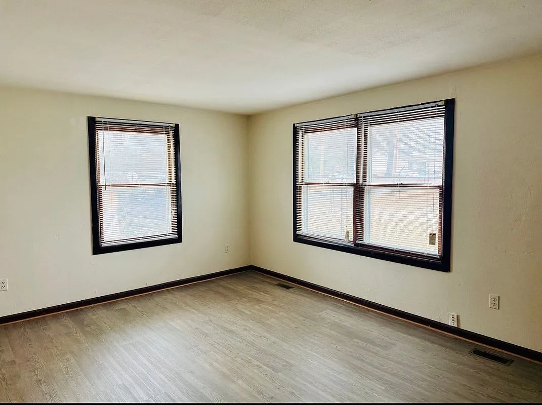 3 bed, 1.0 bath, 1080 sqft, $1,150 — Photo 4