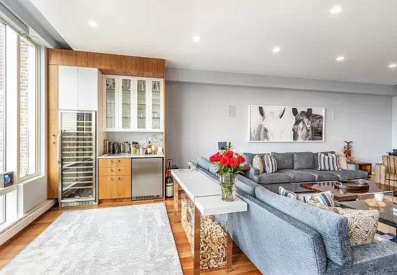 2nd image of 245 W 99th St APT 15A