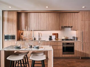 1034 N Wells St #3905, Chicago, IL 60610