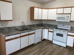 2748 NW 8th St, Redmond, OR 97756