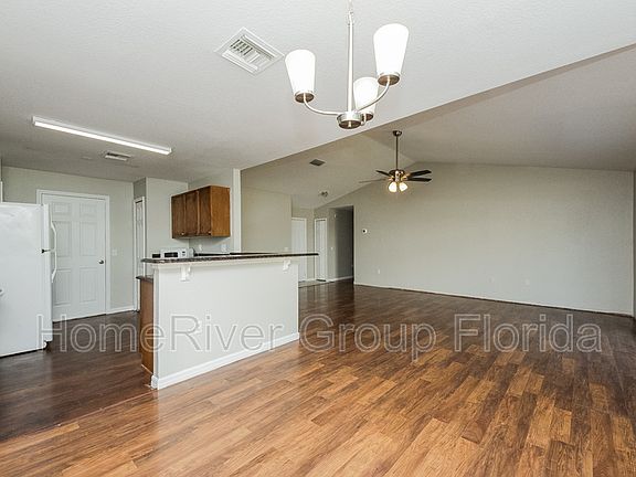 5th image of 1905 Lakeview Way