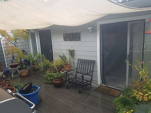 Private entrance patio