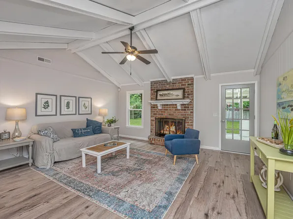 204 Foxborough Rd, Goose Creek, SC 29445