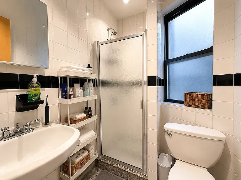 500 E 13th St #D4 — Photo 5
