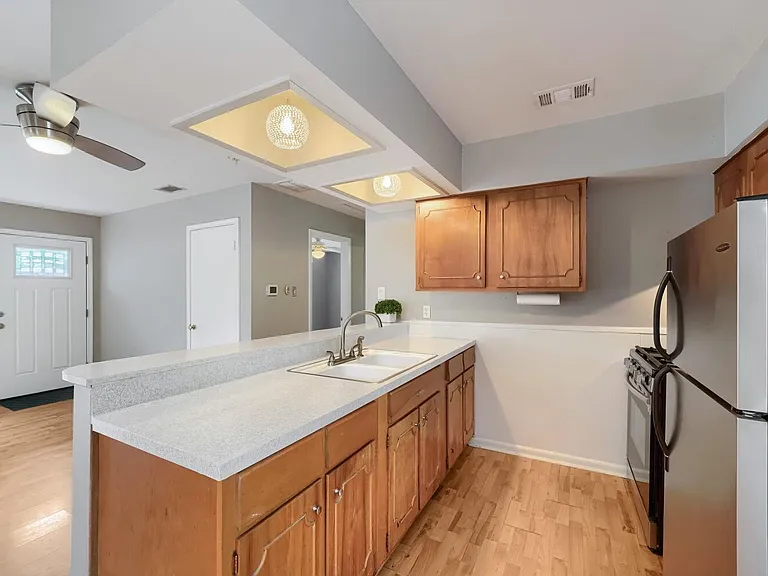 8308 Hathaway Dr — Photo 6