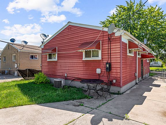 5th image of 1686 S Bassett St