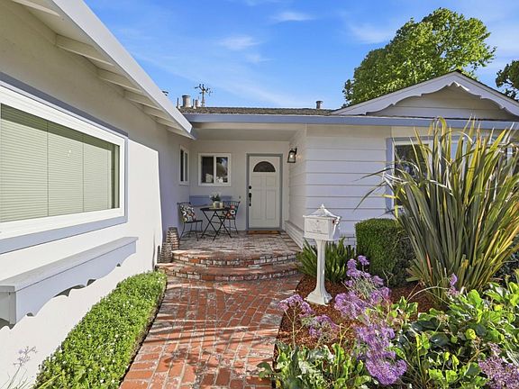 4th image of 1670 Andalusia Way