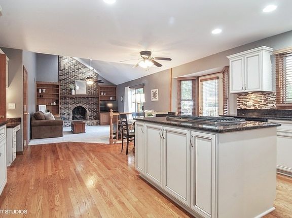 3rd image of 1121 Averill Dr