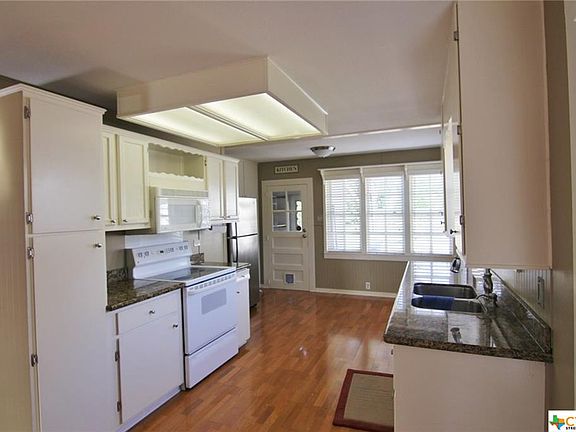 4th image of 875 Josephine St