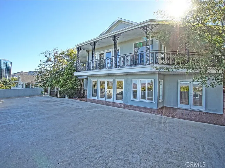 3915 Fredonia Dr — Photo 4
