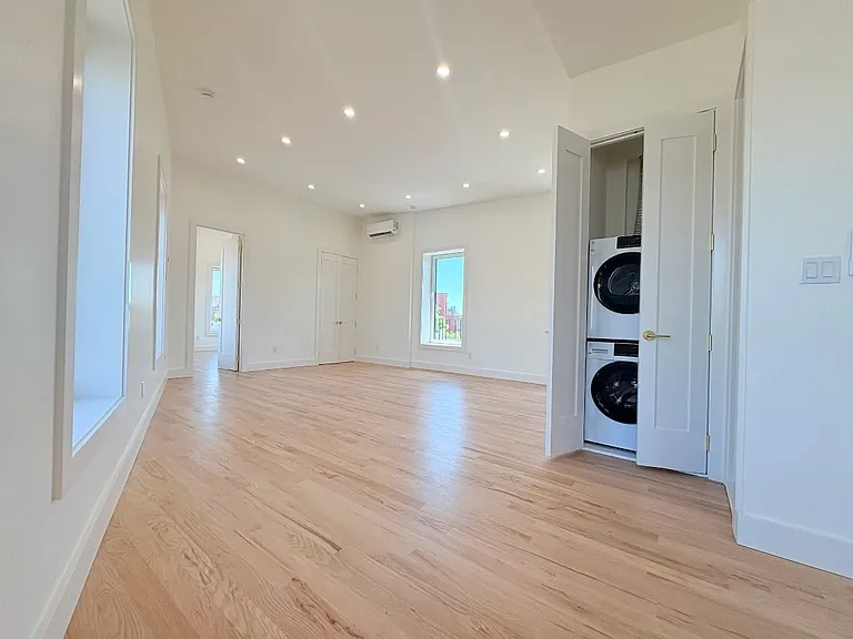 392 Broadway #4 — Photo 4