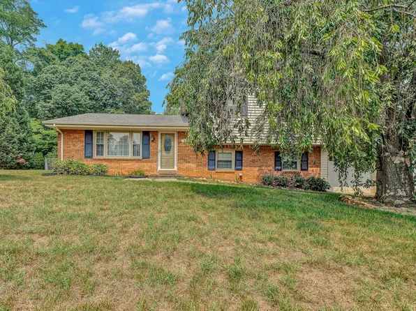 383 Knollwood Dr, Troutville, VA 24175
