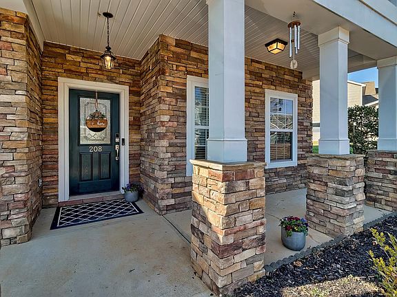 4th image of 208 Woolbright Ln