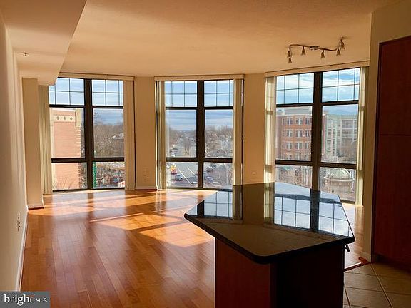 4th image of 1021 N Garfield St APT 538