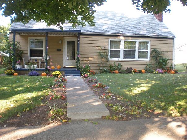 1st image of 302 E New St