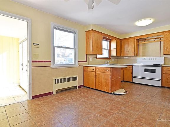 Eat in Kitchen. Plenty of space.