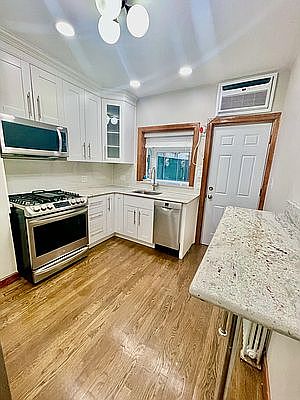 2nd image of 526 Graham Ave #1