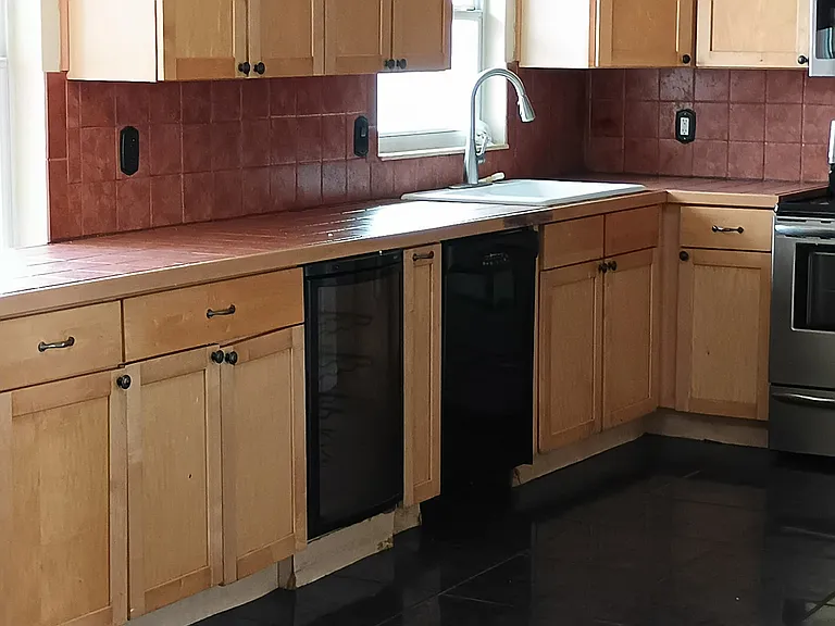 3916 Cedarwood Dr — Photo 3