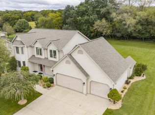 843 Prairie View Dr, Burlington, WI 53105