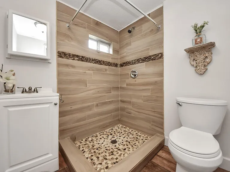 215 E Saint Charles Dr — Photo 16