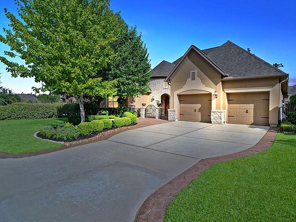 Welcome Home to 70 N Bacopa Drive in Creekside Park, The Woodlands!